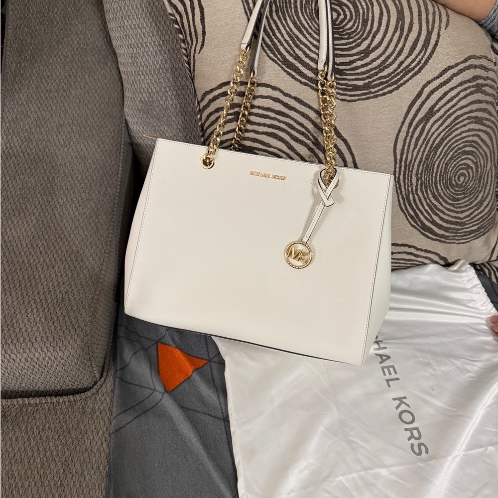 Michael Kors White Shoulder Bag with Gold Accents